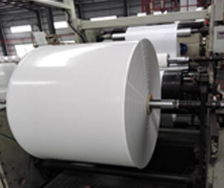 "本公司采用三層共擠、五層共擠吹膜機,合理的結構設計,充分體現不同層次的功能,設備具有主機聯動,動能無損耗,強輸出;合金螺桿,提升品質和塑化;高精度模具,穩定拉伸,高強度;配進口風環和測厚裝置,誤差精度達到百分之二,媲美光學級薄膜特性。本設備生產的產品具有強度、韌性、開口性、防潮性和熱封性等性能。 "